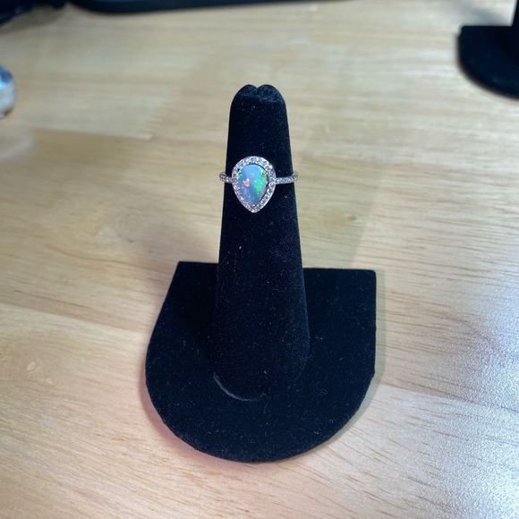 Australian Lightning Ridge Opal and Diamond Ring - Picture 17 of 17
